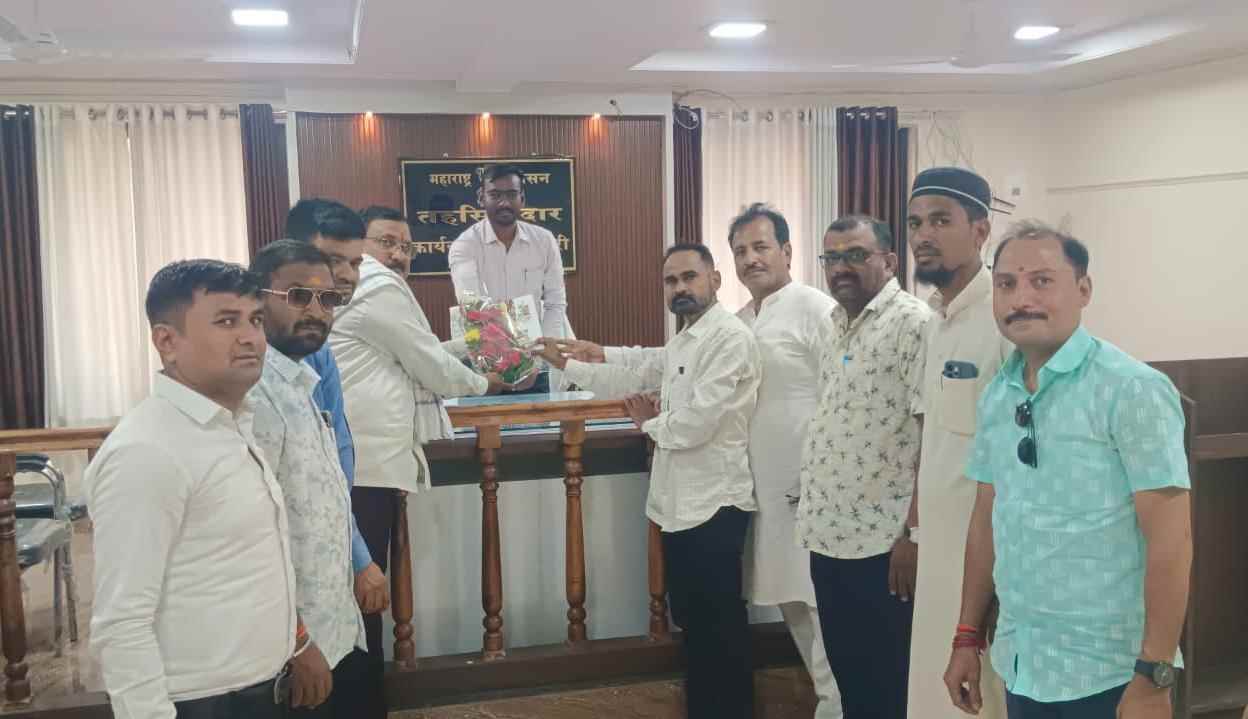 वसमतच्या नवनियुक्त तहसीलदार सागर नन्नावरे यांचा व्हॉइस ऑफ मीडिया पत्रकार संघटनेकडून सत्कार